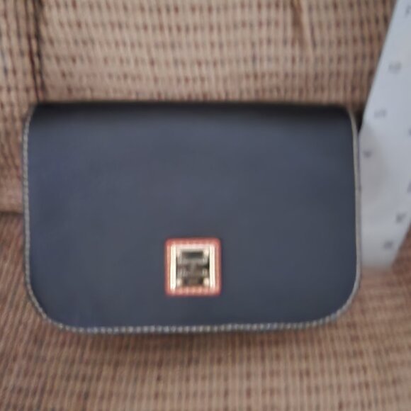 Dooney and Burke waist bag - Picture 5 of 6